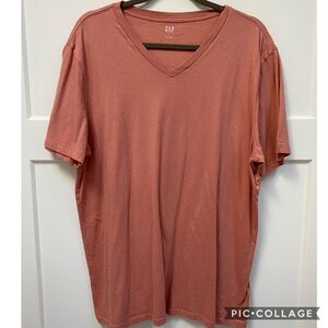 NWOT Gap Men’s V-Neck Tee- Size Large